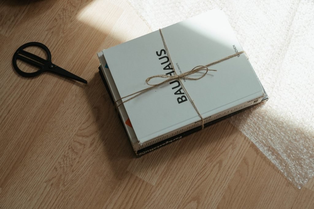 5 Things to Consider Before Purchasing Bubble Mailers for Packaging