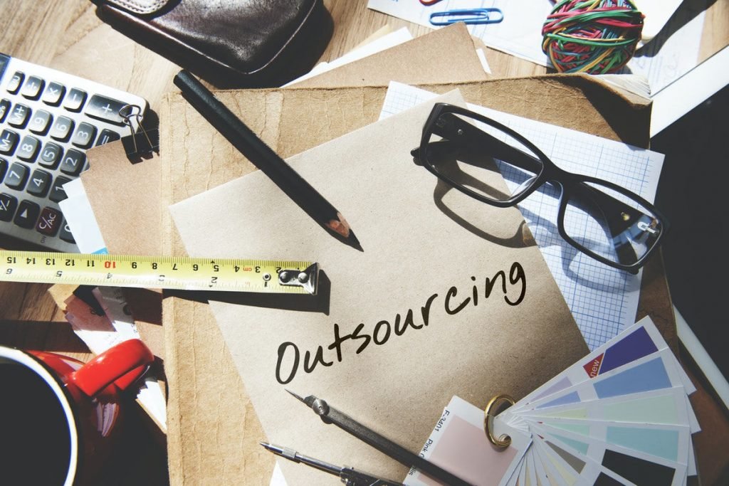 Should eCommerce Site Management be Outsourced? Advantages and Disadvantages of Outsourcing