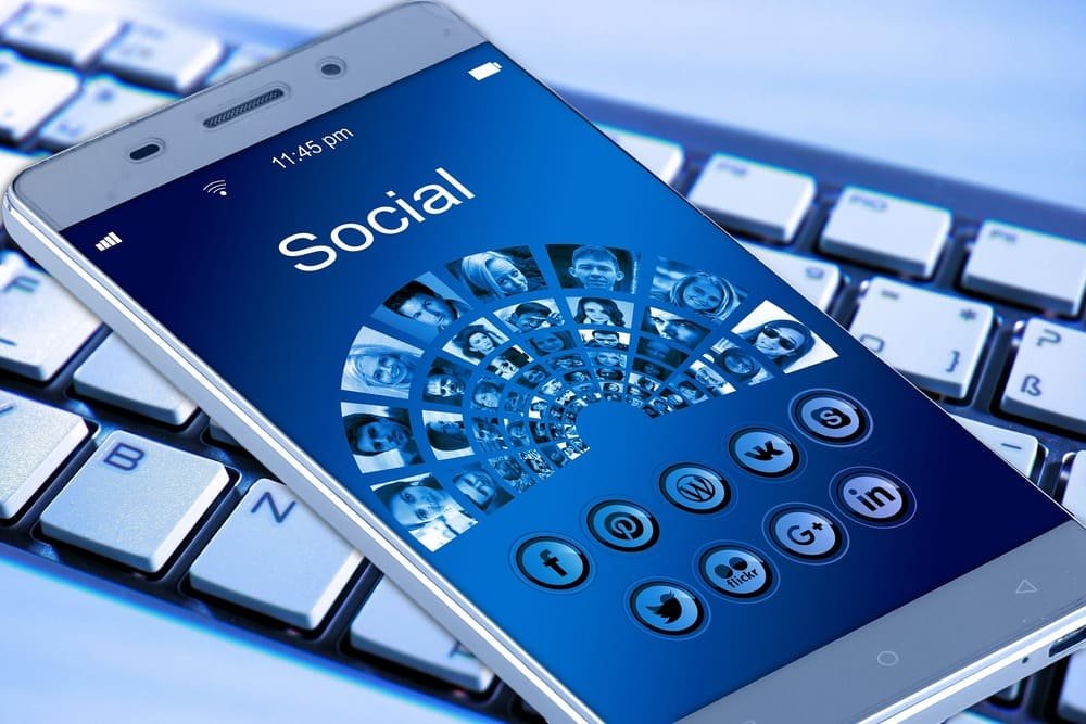 Socially Conscious Marketing: How Brands Can Align Their Social Media Messaging With CSR Initiatives