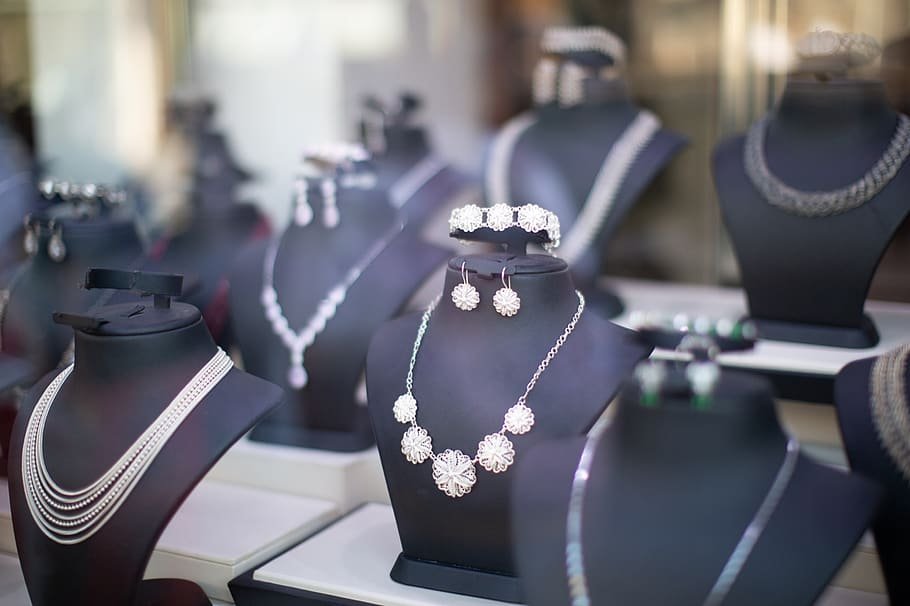 10 Tips for Developing an Outstanding Fine Jewelry Brand Identity